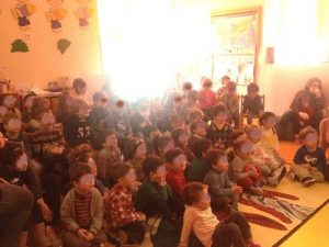 Παράσταση κουκλοθεάτρου σε σχολείο: Oι μύθοι του Αισώπου: Γλυκές κουβέντες από γλυκούς ανθρώπους